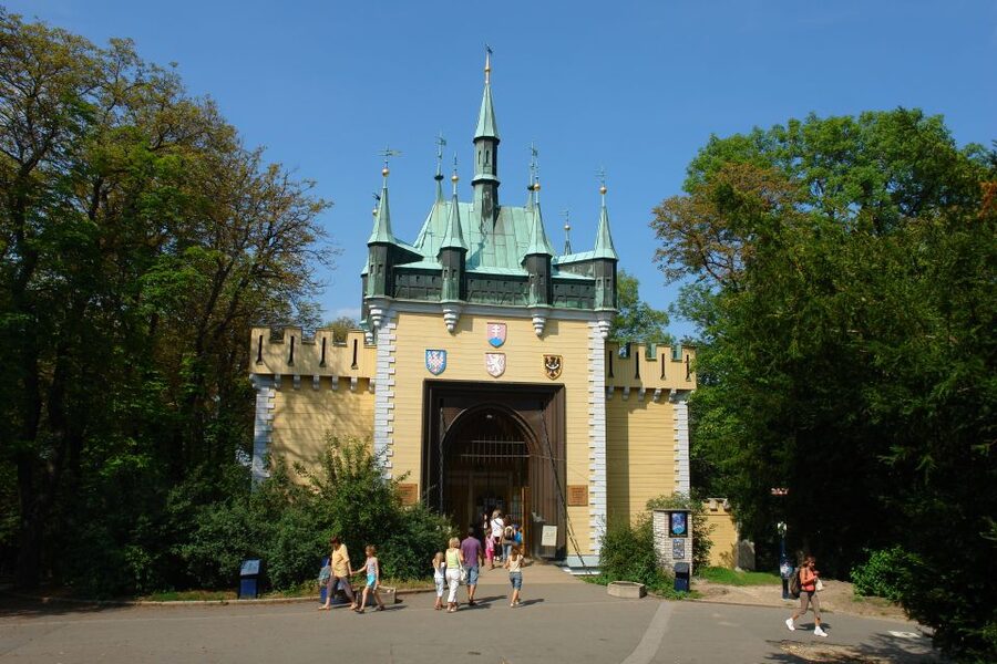 Prague: Petřín Tower and Mirror Maze Entry Ticket - Key highlights you should care about