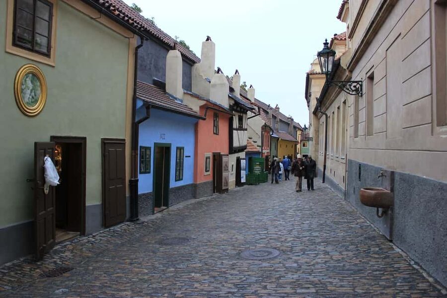 Prague: Prague Castle & Charles Bridge – guided tour in German - Tram Up to Hradčany: Avoiding the Hill Grind
