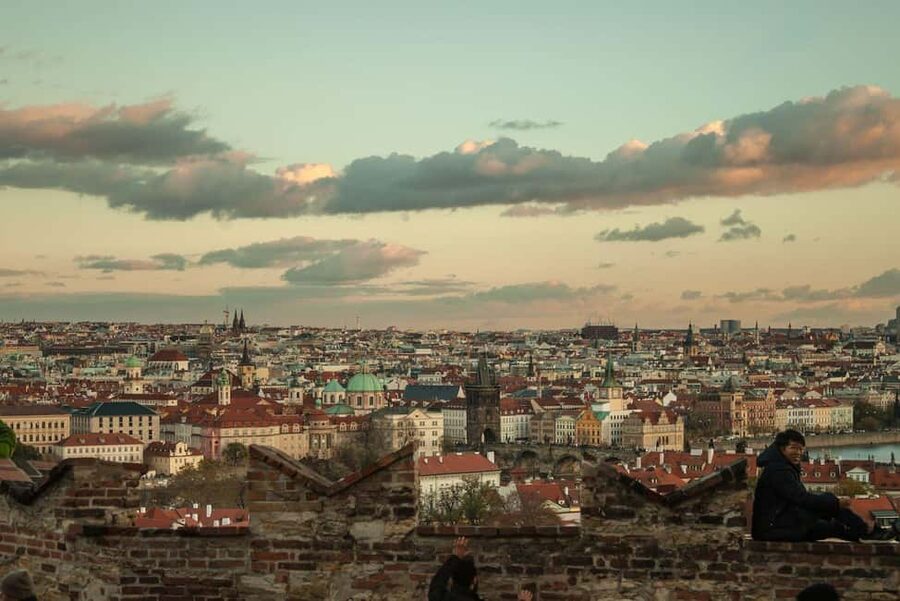 Prague: Prague Castle & Charles Bridge – guided tour in German - Prague Castle Grounds Without Paid Interiors: What You Do See