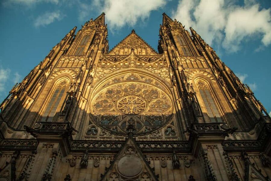 Prague: Prague Castle & Charles Bridge – guided tour in German - Golden Lane Free Time and Daliborka Tower