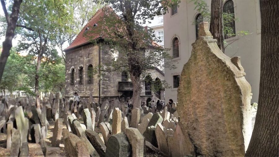 Prague: Prague Castle, Jewish Quarter, Clock Tower Admission - A ticket bundle that links Prague Castle, the Clock Tower, and the Jewish Quarter