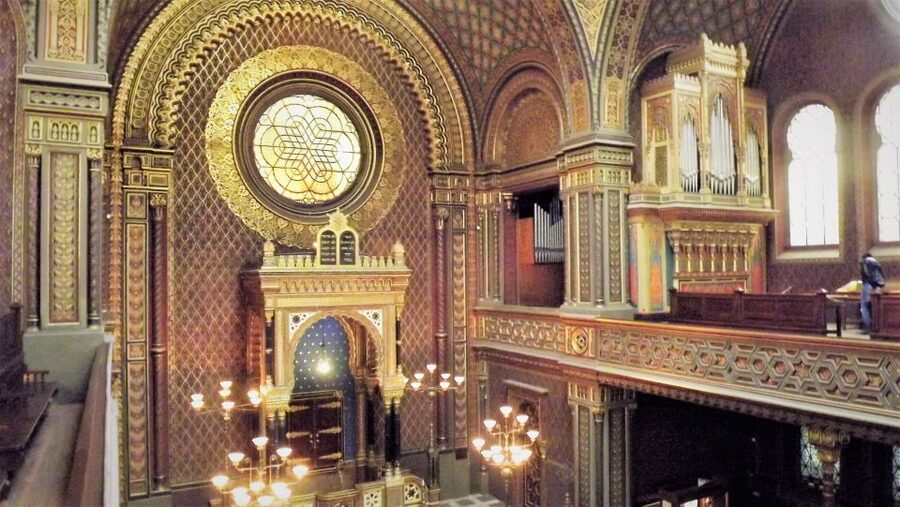 Prague: Prague Castle, Jewish Quarter, Clock Tower Admission - Should you book this Prague Castle, Clock Tower, and Jewish Quarter admission package?