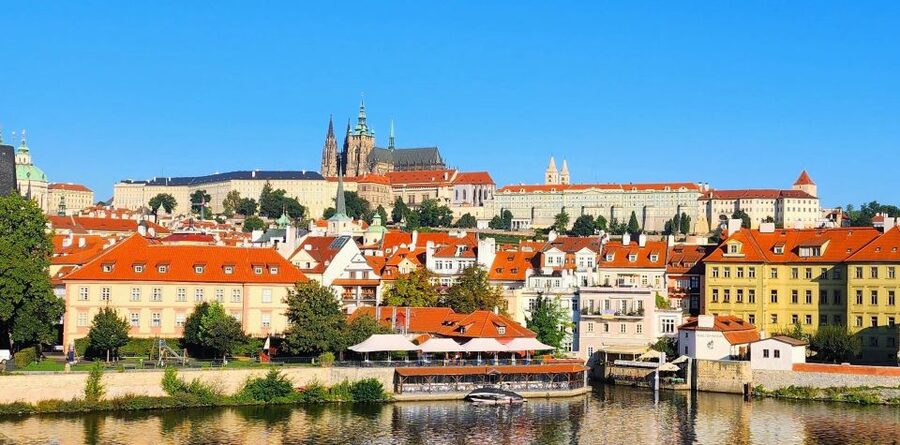 Prague: Prague Castle Private Walking Tour - St. Vitus Cathedral: Late Gothic Splendor and Czech Royal Tombs