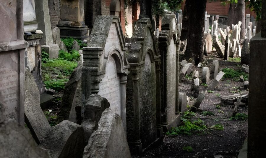 Prague: Prague Synagogues & the Jewish Cemetery Guided Tour - Who this tour suits best, and who might reconsider