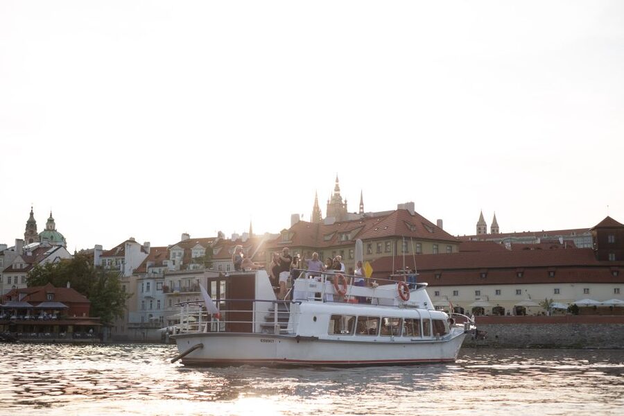 Prague: Private Beer Boat Cruise with Unlimited Beer - Ice-cold beer and a private boat on the Vltava