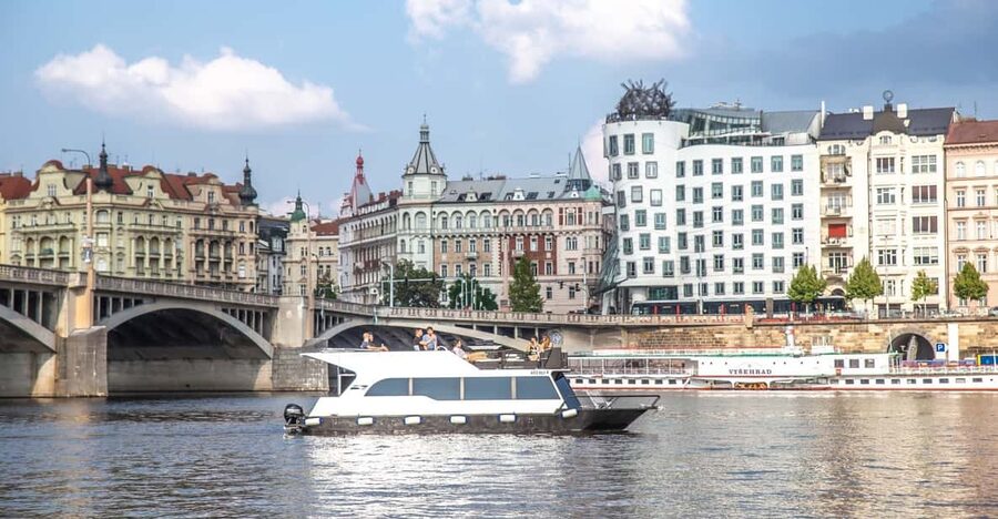 Prague: Private River Cruise with Unlimited Beer or Prosecco - Pricing and what $726 per group really buys you