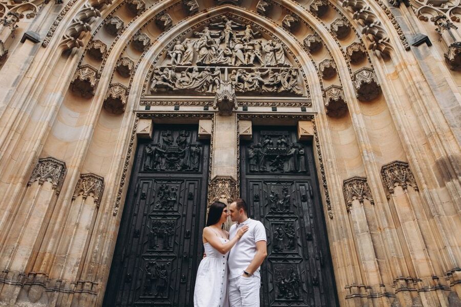 Prague: Professional Photoshoot at Prague Castle - Why Prague Castle photos work better with a pro