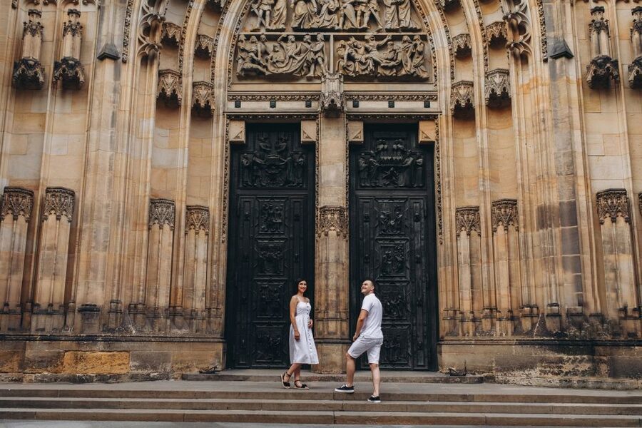 Prague: Professional Photoshoot at Prague Castle - The 15 to 45 minute photoshoot plan, and how it stays relaxed