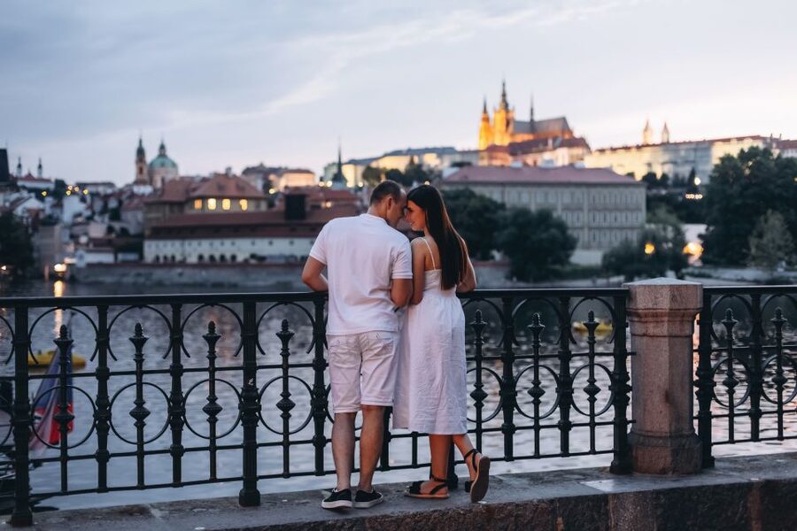Prague: Professional Photoshoot at Prague Castle - Starting at Prague Medieval Tavern, then stepping into Castle scale