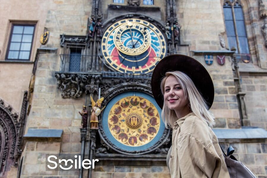 Prague: Professional Photoshoot in the Old Town - Where you meet your photographer (and how not to waste time)