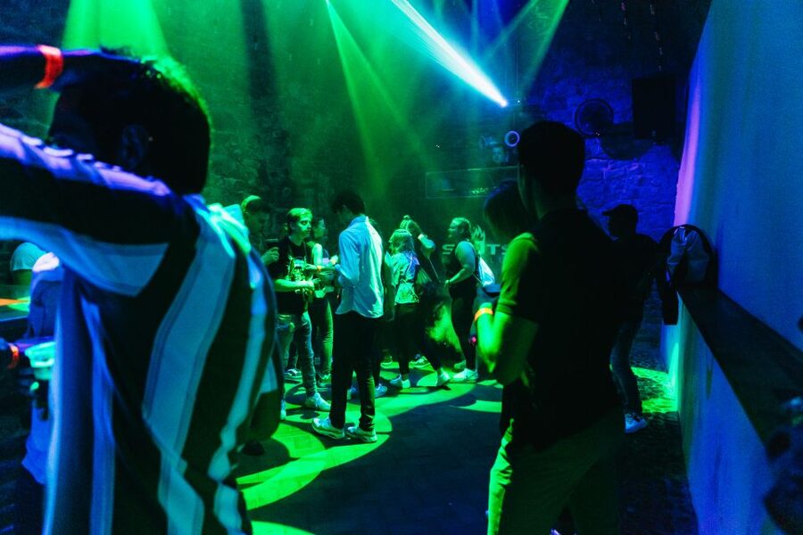 Prague: Pub Crawl with Unlimited Drinks & 5-floor Club Entry - Welcome-shot hopping: 3 to 4 stops where every transition matters