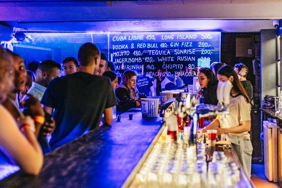 Prague: Pub Crawl with Unlimited Drinks & 5-floor Club Entry - Who should book this crawl, and who should reconsider