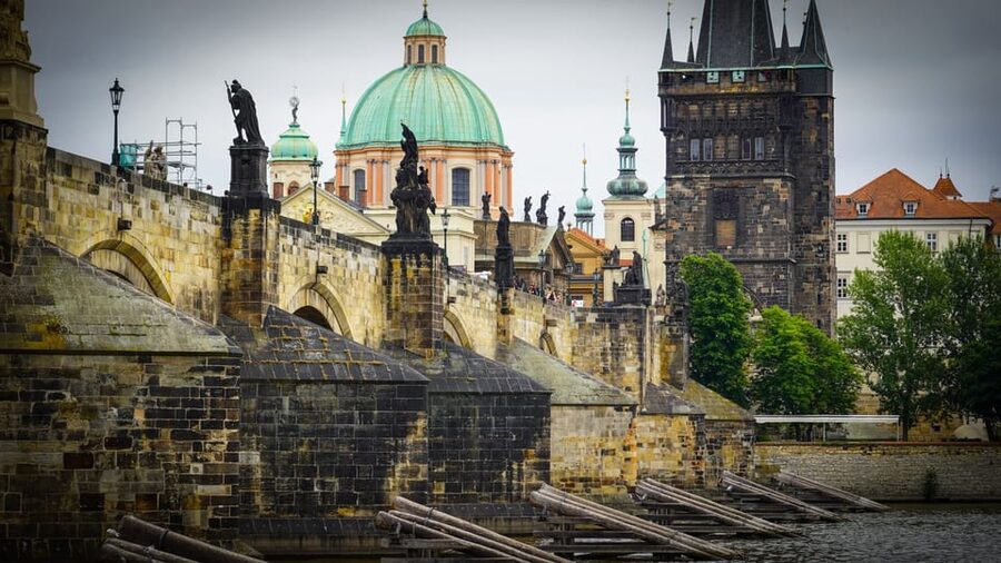 Prague: River Cruise, Charles Bridge Museum, & Walking Tour - Charles Bridge Museum: using your time after the cruise