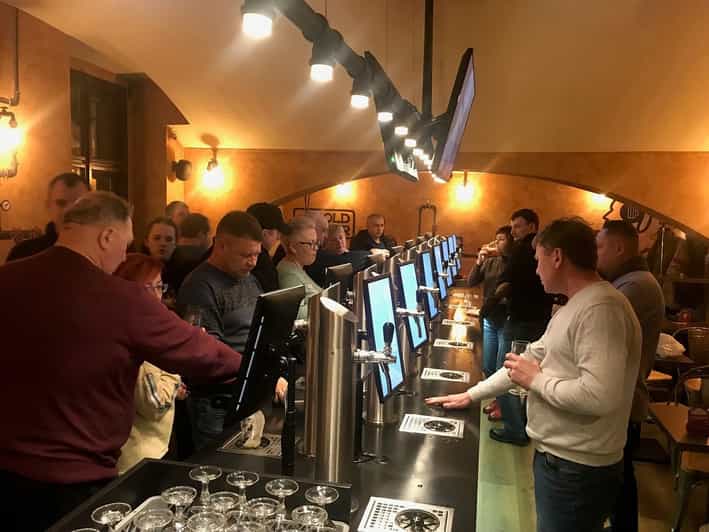 Prague: Self-Pour Czech Beer-Tasting Experience - Beer Point check-in: the NFC card and the language choice