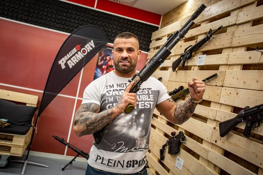 Prague: Shooting Range Experience - The safety briefing: where you learn what matters before the adrenaline