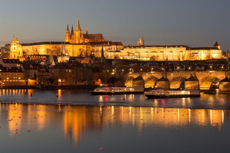 Prague: Sightseeing Dinner Cruise on Open-Top Glass Boat - Locks, cruise pace, and why this doesn’t feel rushed