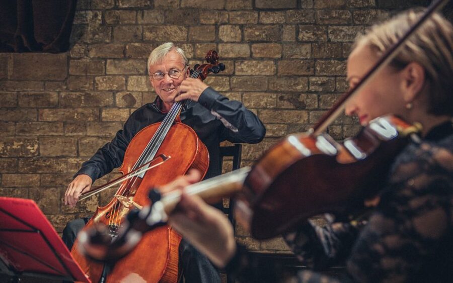 Prague, St. Martin: The Best of World & Czech Music - The Old Prague Music Ensemble: A String Quartet in a Big-Feeling Space