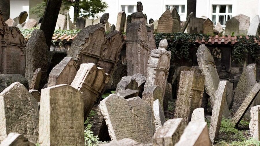 Prague: Synagogues and Jewish Quarter Private Walking Tour - What the guides do particularly well (and why that matters)