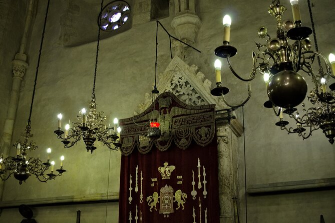 Prague: Synagogues and Jewish Quarter Private Walking Tour - Hotel pickup, a private group, and a 150-minute reality check