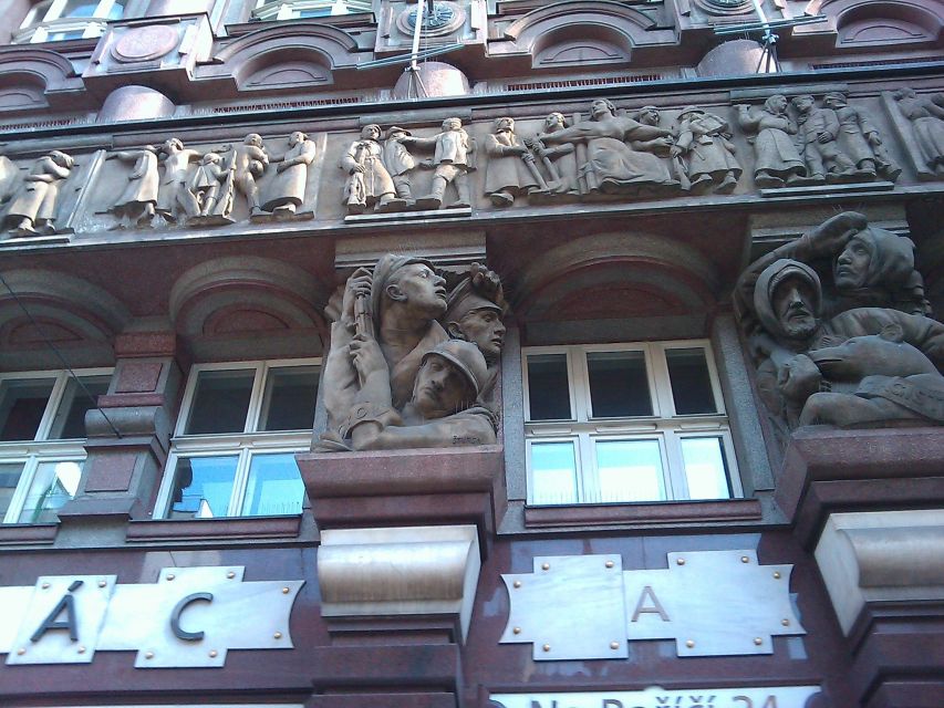 Prague: Tailored Sightseeing Tour in French - Medieval Prague sights, with history you can connect