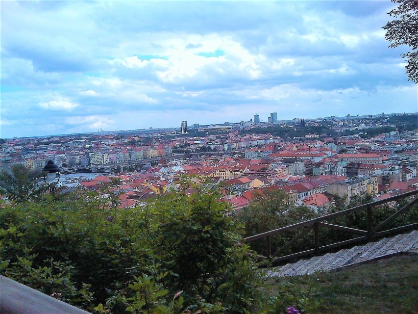 Prague: Tailored Sightseeing Tour in French - The French-speaking guide part you will actually notice