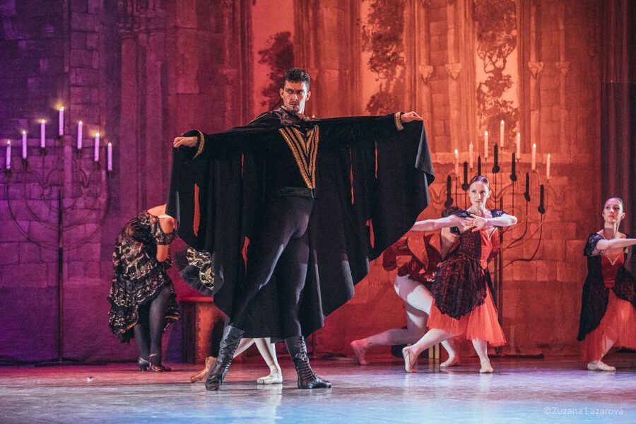 Prague: The Best of Swan Lake Ballet Tickets - Getting the best night: seats, stairs, and the cloakroom reality