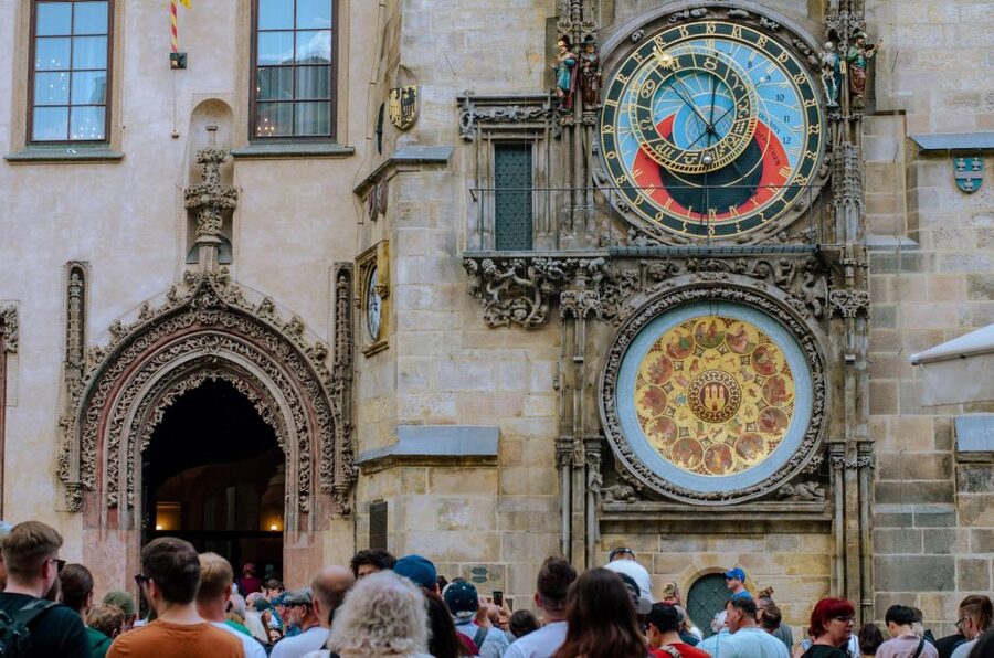 Prague: Top Sights and Historic Center Introduction Tour - First steps: where you start and what to expect on the ground