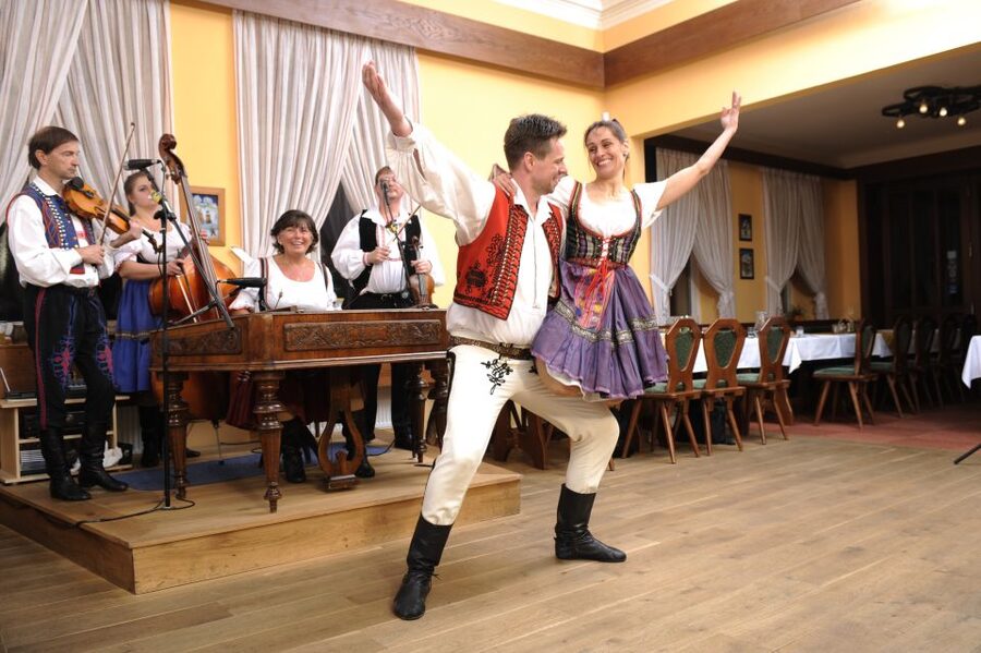 Prague: Traditional Folklore Evening with Dinner & Music - Key highlights to know before you go