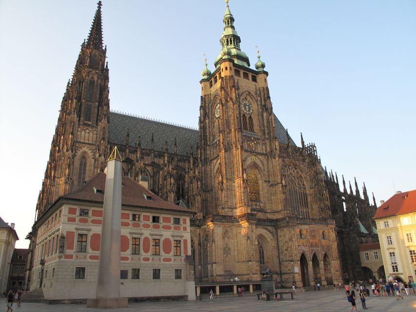 Prague: Vintage Car Ride and Walking Tour - Comfort, Shoes, and Group Size Rules