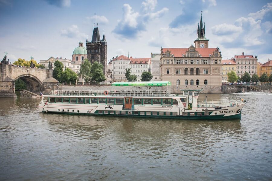 Prague: Vltava River Evening Dinner Cruise - Boats That Rotate: What to Expect Once You Board