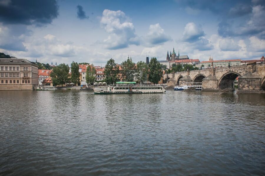 Prague: Vltava River Evening Dinner Cruise - Lodě Bevents and Pier 14: The Start Point Matters