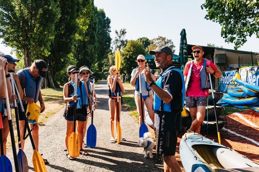Prague: Vltava River Guided Canoeing Tour - Wildlife, Breaks, and the Storytelling Style