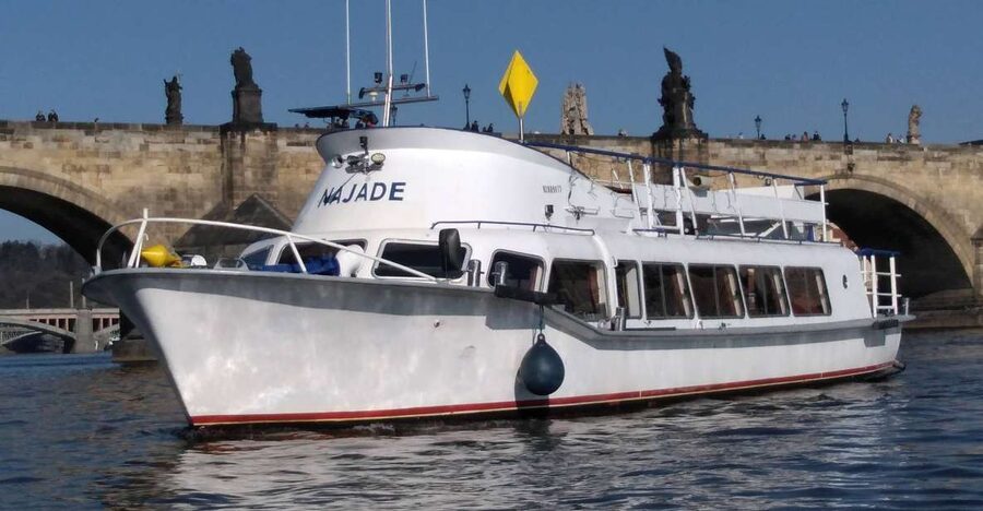 Prague: Vltava River Private Boat Party with Drinks - Key points before you book