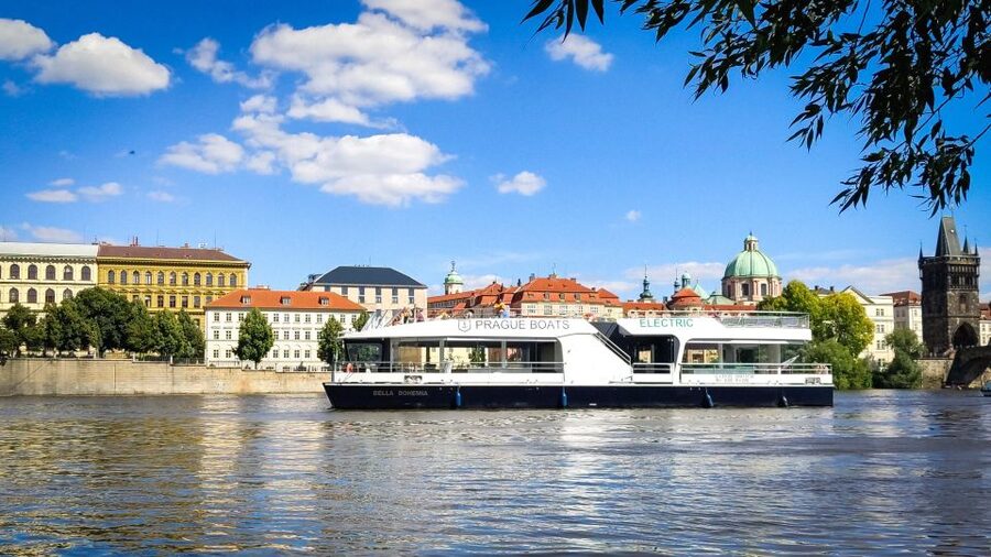 Prague: Vltava River Sightseeing Cruise - Choosing Your Spot on Board, Open Deck vs. Shelter