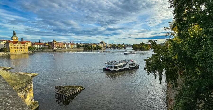 Prague: Vltava River Sightseeing Cruise - What You See From the River, Charles Bridge to Prague Castle Area