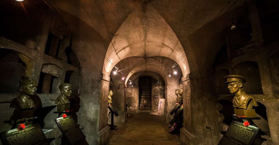 Prague: World War 2 and Operation Anthropoid Walking Tour - Meeting at Týnská 627/7 and keeping your timing easy