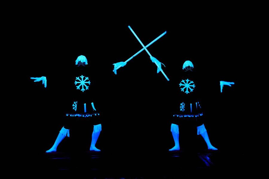 Prague: WOW Show Black Light Theater - The 4D black light setup: what the show feels like in real life