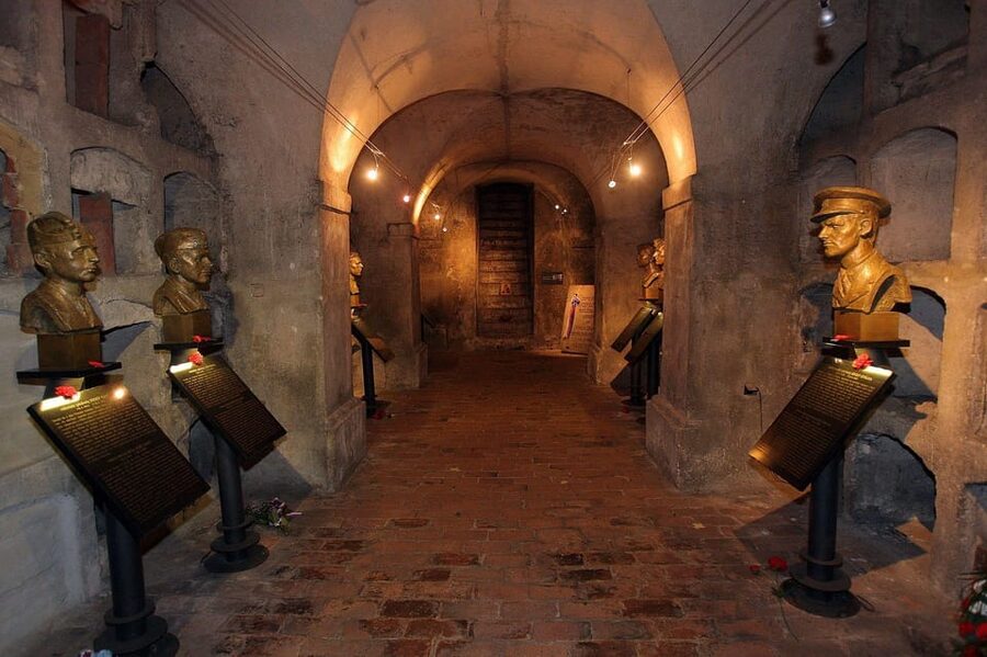 Prague: WWII Tour with Local Historian SMALL GROUP - Price and Value: Is This WWII Tour Worth About $61?