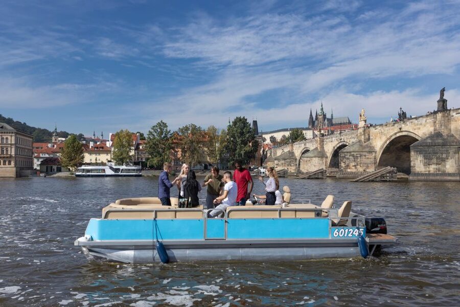 Private Boat Cruise With Unlimited Prosecco - A One-Hour Private Party Cruise on the Vltava