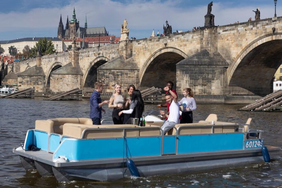 Private Boat Cruise With Unlimited Prosecco - Unlimited Prosecco, Your Music, and the Role of the Captain