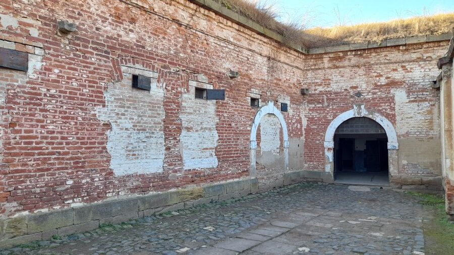 Private Half-Day Tour To Terezin Concentration Camp - Getting From Prague To Terezín: How the 5 Hours Really Feel
