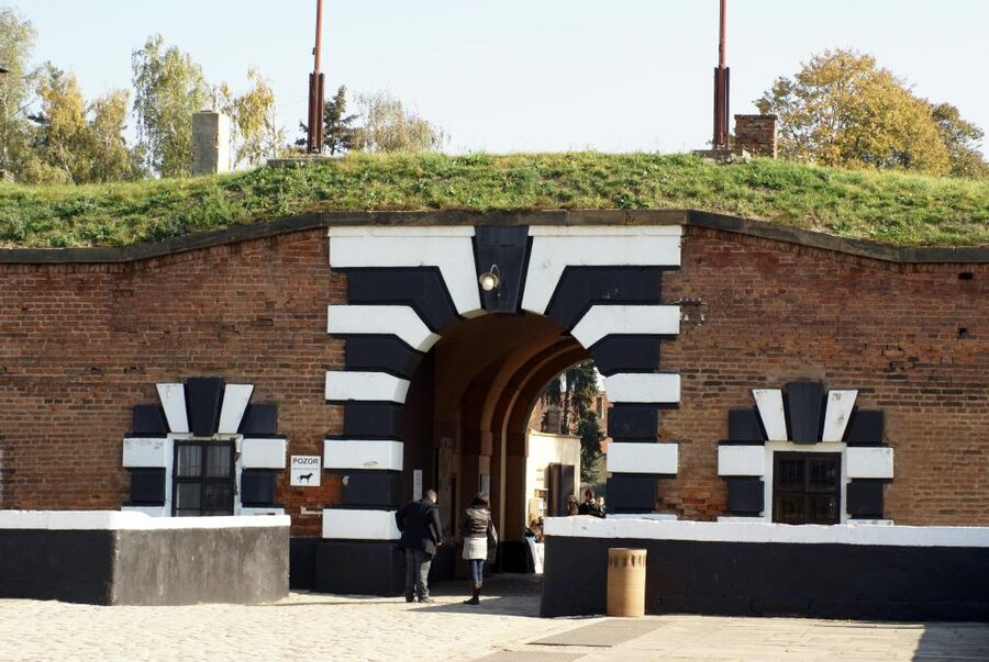 Private Half-Day Tour To Terezin Concentration Camp - Small Fortress: Gestapo Prison, Court Arrival, and Cell-Block Reality