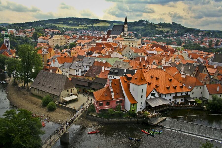 Private Tour to Český Krumlov - A Day Trip from Prague - Arriving in Český Krumlov: the setting along the Vltava and ponds
