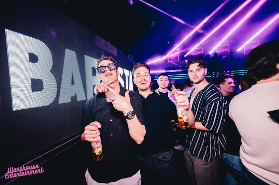 Pub Crawl with Shots and Night Club I Prague - Games and photos in central Prague: how the group stays together