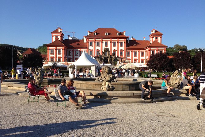 Self-Guided City Bike Tours - Prague Castle area: how to manage a big-photo stop without stalling