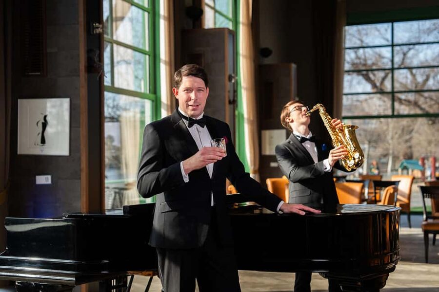 Sinatra Tribute. Concert & dinner. - Art Restaurant Mánes: the setting that makes the dinner feel like part of the show