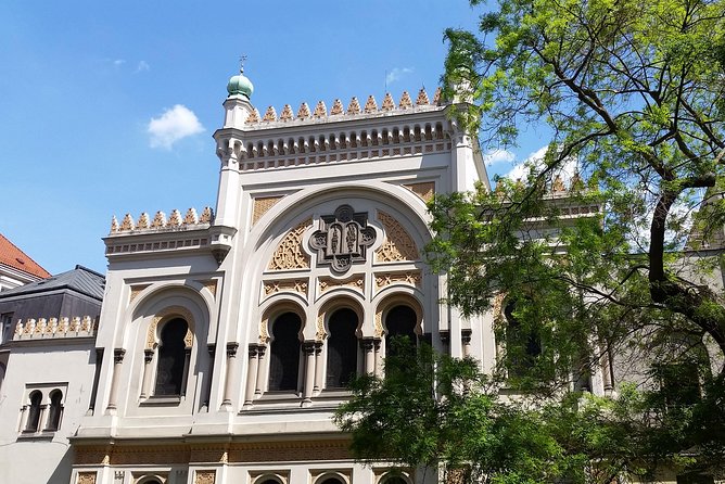 Small Group Prague Old Town and Jewish Quarter Walking Tour - Through Narrow Passageways and Stolpersteine Stories