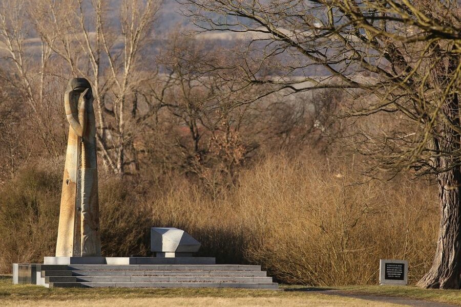 Terezin: Guided Tour of the Concentration Camp and Museum - Walking the Concentration Camp Area: Crematorium and Jewish Cemetery