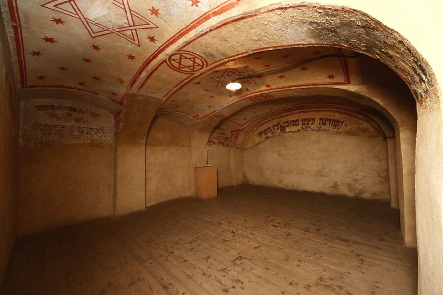Terezin Memorial: Entry Ticket Combo w. Guided Walking Tour - Tickets That Balance One Guided Stop With Self-Guided Time