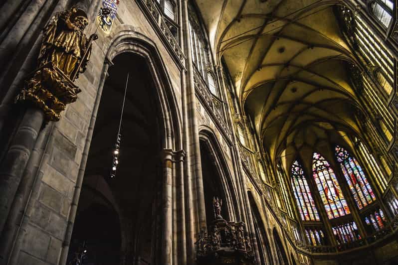 Tour of Prague Castle in italian language ticket included - St. Vitus Cathedral inside: the centerpiece you should not speed-run